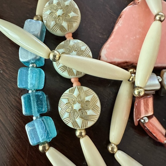 Vintage Beaded Tropical Necklace - Picture 2 of 5